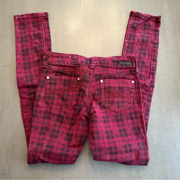 ALMOST FAMOUS Premium Red Plaid Distressed Skinny Jeans Size 1 - Picture 2 of 13